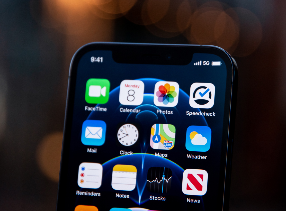 秭归苹果手机维修分享为什么 iPhone 12 在冬季会自动关机 